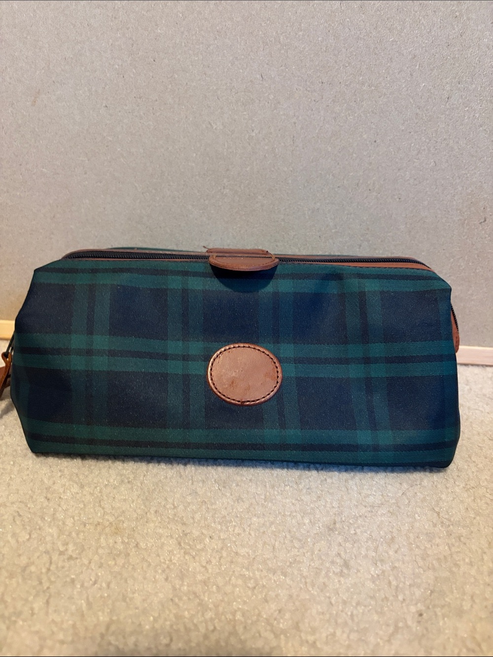 Roundtree & Yorke Green Plaid Toiletry Dopp Kit with Brown Leather Patch